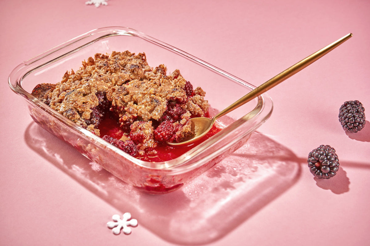 Süßer Brombeerauflauf mit Dinkel-Zimt-Crunch