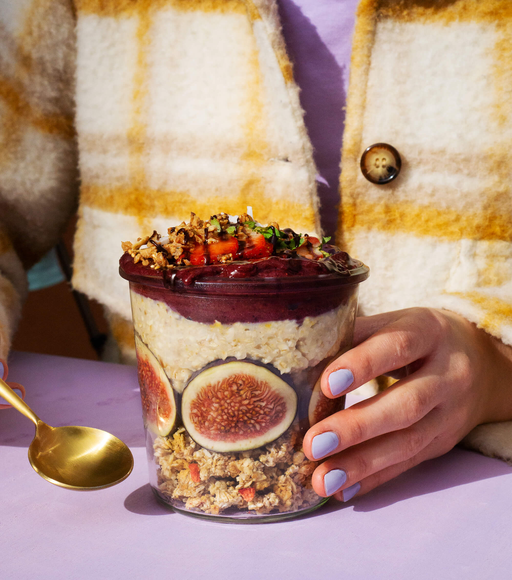 Perfekte Kombination aus Açaí Bowl und Porridge